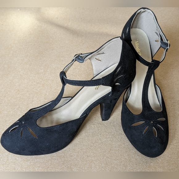 Modcloth T-Strap Black Suede Heels Size 9 NEW w/o Box - Picture 3 of 7